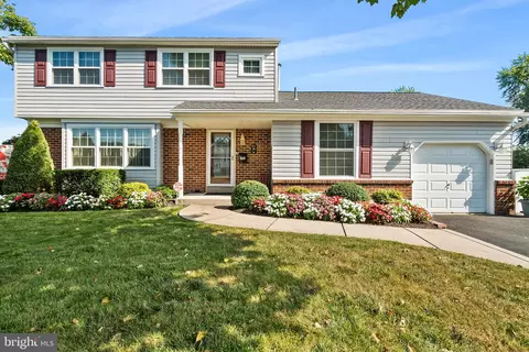 1043 Red Barn Rd, Warminster, PA 18974