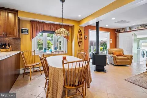 1043 Red Barn Rd, Warminster, PA 18974 photo 8