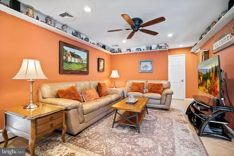1043 Red Barn Rd, Warminster, PA 18974 photo 9