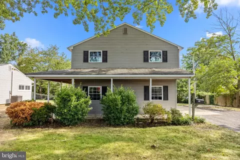 79 Blue Ridge Dr, Levittown, PA 19057