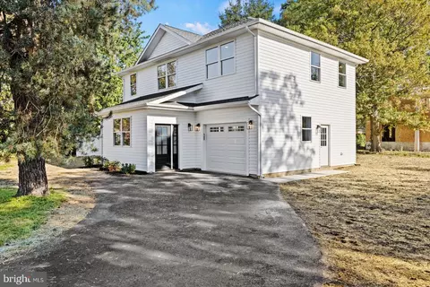 1612 Edgely Ave, Levittown, PA 19057