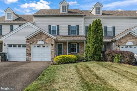 312 Cedar Waxwing Dr, Warrington, PA 18976