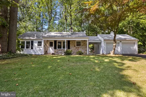 2528 Arrowhead Dr, Feasterville Trevose, PA 19053