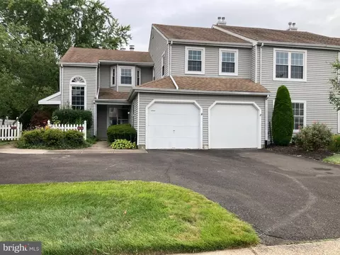 627 Rose Hollow Dr #A, Yardley, PA 19067