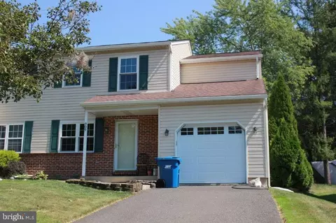 909 Pine Ct, Perkasie, PA 18944