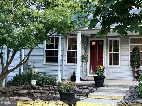 18 Old Mill Ln, Holland, PA 18966