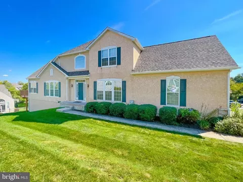 4 Bartons Mill Dr, Washington Crossing, PA 18977