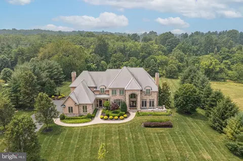 35 Belamour Dr, Washington Crossing, PA 18977