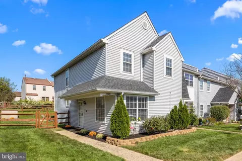 1520 Russett Dr, Warminster, PA 18974