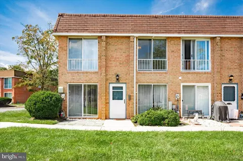 302 Valley Forge Ct, Warminster, PA 18974