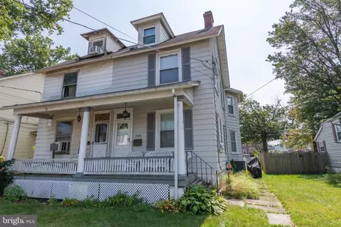 728 W Broad St, Quakertown, PA 18951