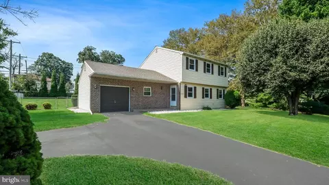 548 Cavalcade Ln, Warminster, PA 18974