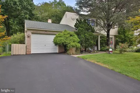 985 Gorson Dr, Warminster, PA 18974