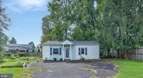 17 Trevose Rd, Feasterville Trevose, PA 19053
