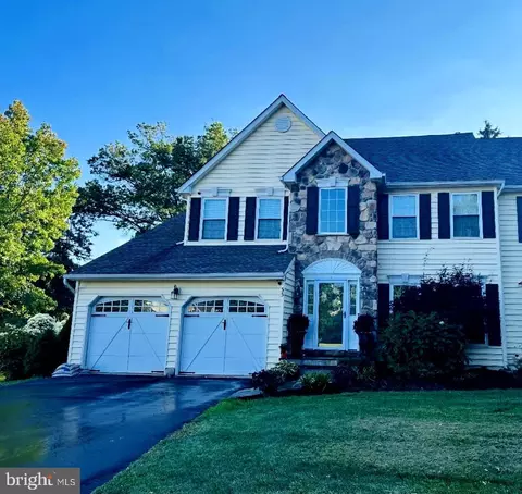 33 Sterling Crest Ct, Doylestown, PA 18901