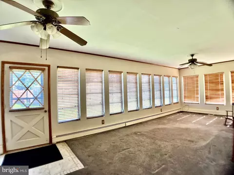 33 Ruby Ln, Levittown, PA 19055 photo 15