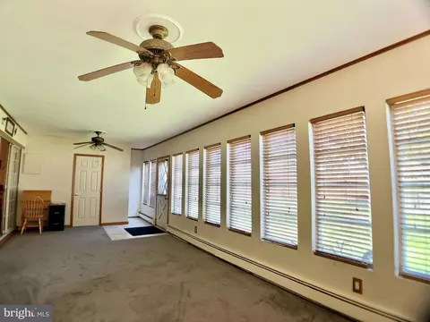 33 Ruby Ln, Levittown, PA 19055 photo 14