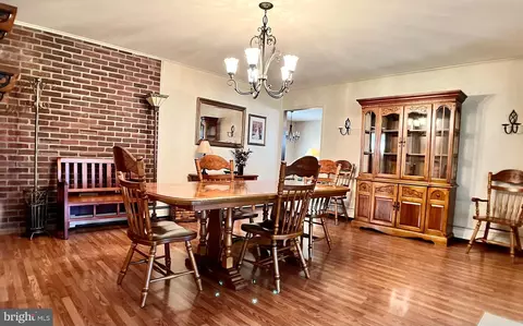 33 Ruby Ln, Levittown, PA 19055 photo 10