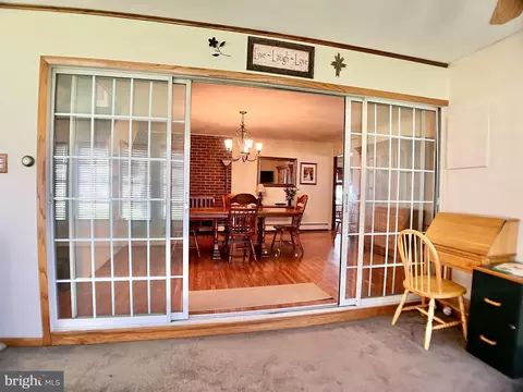 33 Ruby Ln, Levittown, PA 19055 photo 13
