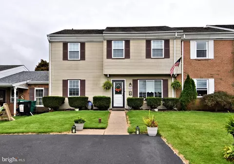 5735 Cavalier Ct, Bensalem, PA 19020