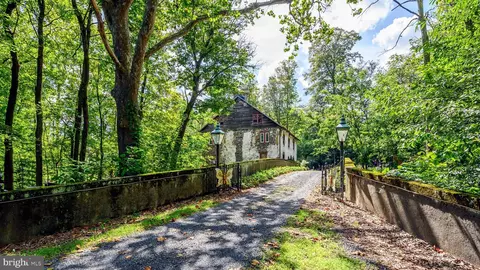 2045 Hillcrest Rd, Quakertown, PA 18951