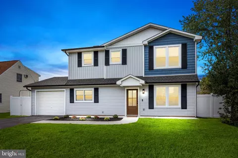 134 Elderberry Dr, Levittown, PA 19054