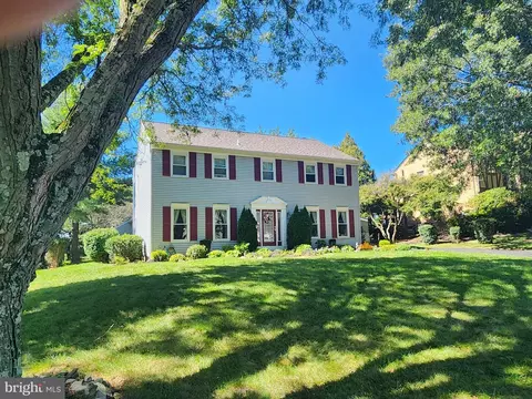 21 Colonial Dr, Newtown, PA 18940