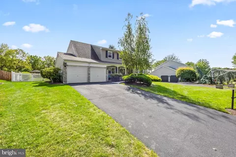 122 Forrest Dr, Holland, PA 18966