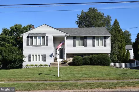 974 Ramsay Rd, Warminster, PA 18974 photo 2