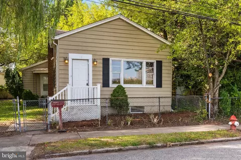 35 Park Ave, Morrisville, PA 19067