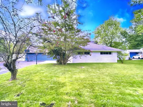 120 Forsythia Dr E, Levittown, PA 19056