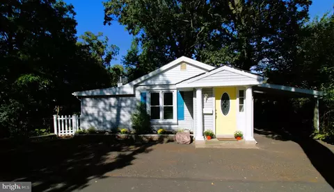 122 Carrs Ln, Yardley, PA 19067
