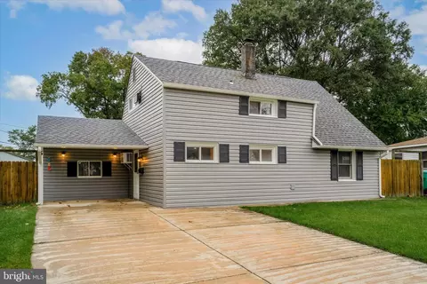 5 Indian Red Rd, Levittown, PA 19057