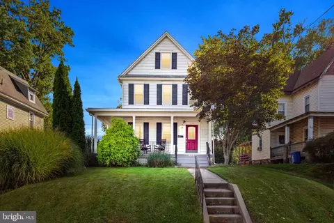 633 N Pennsylvania Ave, Morrisville, PA 19067