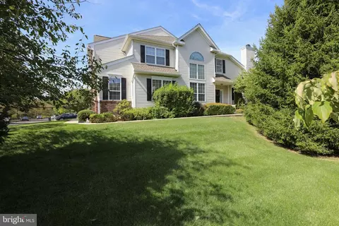 87 Dispatch Dr #243, Washington Crossing, PA 18977