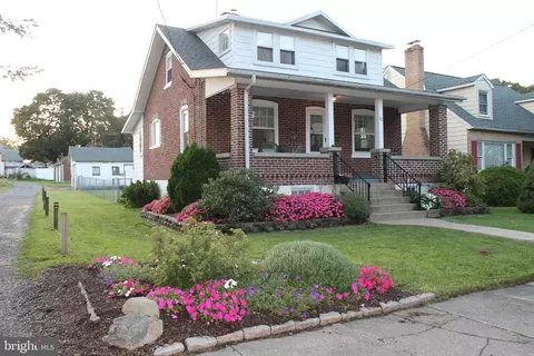 32 S 12th St, Quakertown, PA 18951
