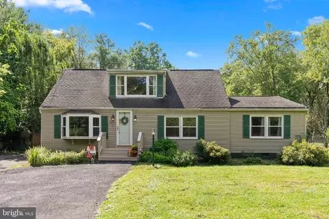 1422 Robinson Pl, Yardley, PA 19067