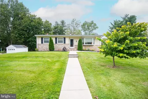 105 Brittany Dr, Chalfont, PA 18914