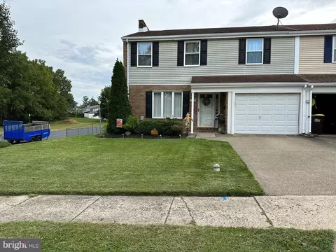3201 Farragut Ct, Bensalem, PA 19020