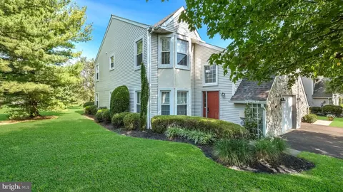21 Kanon Ct, Newtown, PA 18940