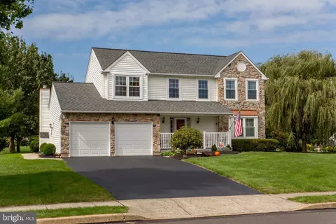1508 Long Pond Dr, Warrington, PA 18976