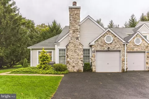 8 Martin Ct, Newtown, PA 18940