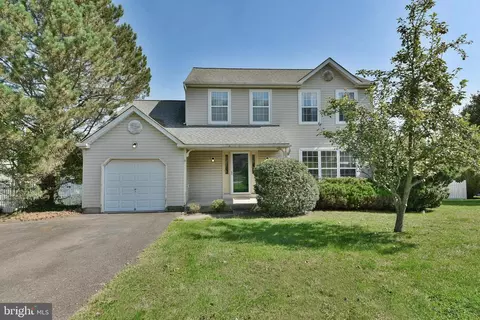 15 Patriot Dr, Chalfont, PA 18914