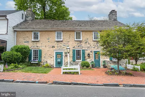 4 W Mechanic St, New Hope, PA 18938