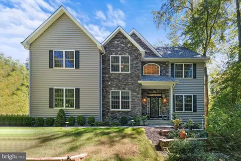 4 Morningside Dr, Yardley, PA 19067