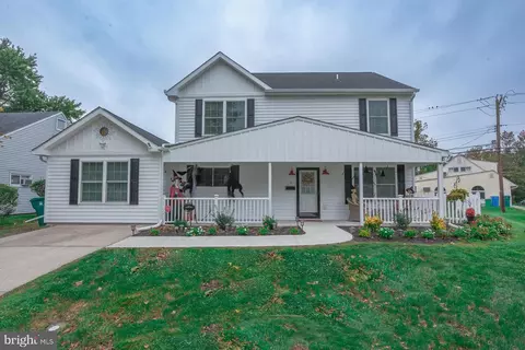 6 Hickory Ln, Levittown, PA 19055