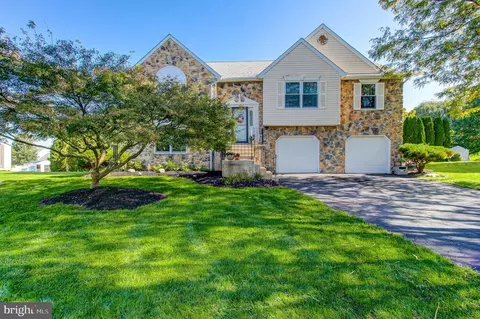 6026 Split Log Dr, Pipersville, PA 18947