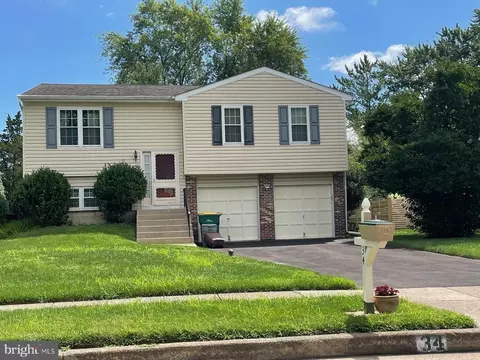 34 Franklin Ct, Newtown, PA 18940