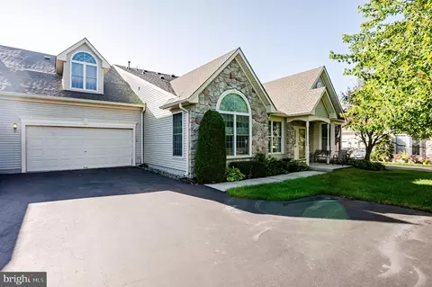 803 Daylily Dr, Langhorne, PA 19047