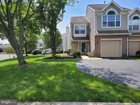 41 Honey Locust Ln, Newtown, PA 18940